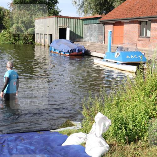 31.08.2025 - Elbe Triathlon Hamburg Luisa Fischer http://msf.ph/oto/8681215 31.08.2025 09:30:12 Schwimmen 665, 760, 811 meine-sportfotos.de