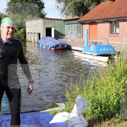 31.08.2025 - Elbe Triathlon Hamburg Luisa Fischer http://msf.ph/oto/8681223 31.08.2025 09:30:16 Schwimmen 760 meine-sportfotos.de
