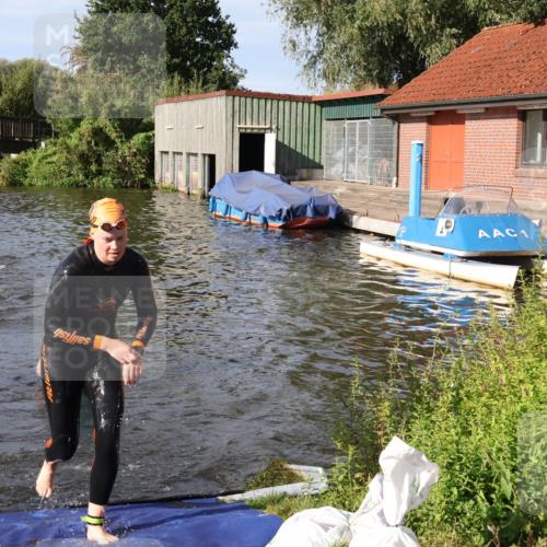 31.08.2025 - Elbe Triathlon Hamburg Luisa Fischer http://msf.ph/oto/8681250 31.08.2025 09:31:04 Schwimmen 813, 893 meine-sportfotos.de