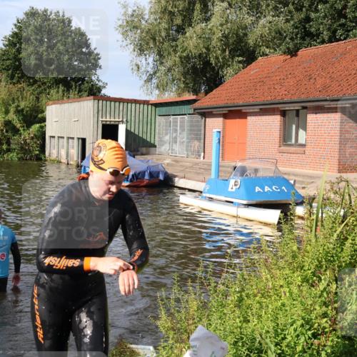31.08.2025 - Elbe Triathlon Hamburg Luisa Fischer http://msf.ph/oto/8681253 31.08.2025 09:31:04 Schwimmen 813, 893 meine-sportfotos.de