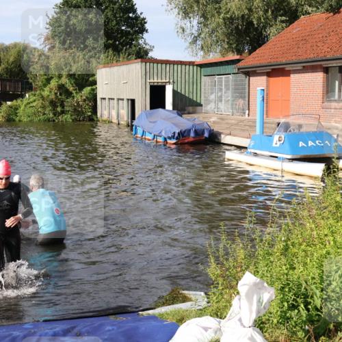 31.08.2025 - Elbe Triathlon Hamburg Luisa Fischer http://msf.ph/oto/8681258 31.08.2025 09:31:10 Schwimmen 829, 837, 893 meine-sportfotos.de