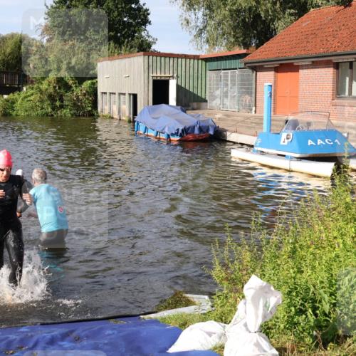 31.08.2025 - Elbe Triathlon Hamburg Luisa Fischer http://msf.ph/oto/8681260 31.08.2025 09:31:10 Schwimmen 829, 837, 893 meine-sportfotos.de