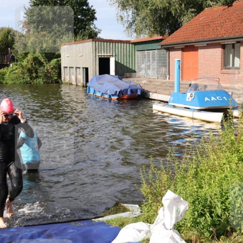 31.08.2025 - Elbe Triathlon Hamburg Luisa Fischer http://msf.ph/oto/8681264 31.08.2025 09:31:11 Schwimmen 829, 837, 893 meine-sportfotos.de