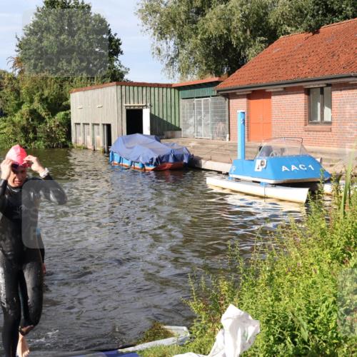 31.08.2025 - Elbe Triathlon Hamburg Luisa Fischer http://msf.ph/oto/8681267 31.08.2025 09:31:12 Schwimmen 829, 837, 893 meine-sportfotos.de