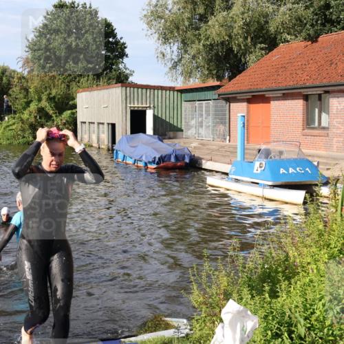 31.08.2025 - Elbe Triathlon Hamburg Luisa Fischer http://msf.ph/oto/8681268 31.08.2025 09:31:12 Schwimmen 829, 837, 893 meine-sportfotos.de