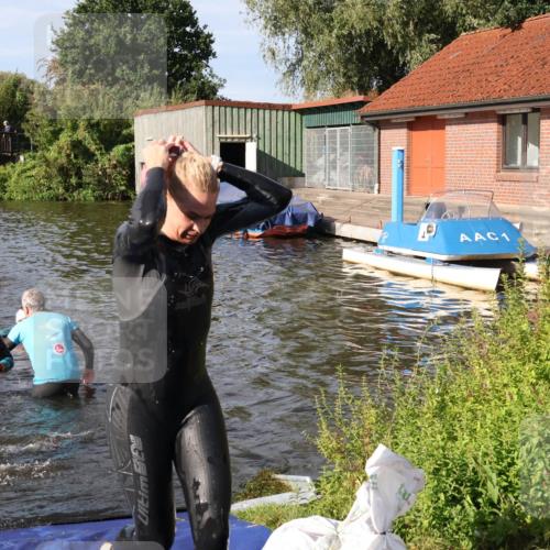 31.08.2025 - Elbe Triathlon Hamburg Luisa Fischer http://msf.ph/oto/8681271 31.08.2025 09:31:13 Schwimmen 829, 837, 893 meine-sportfotos.de