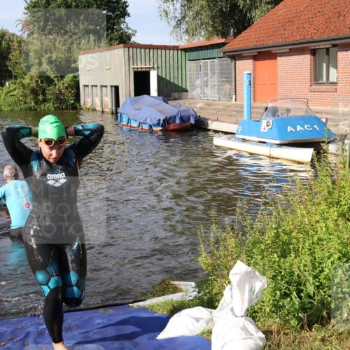 31.08.2025 - Elbe Triathlon Hamburg Luisa Fischer http://msf.ph/oto/8681280 31.08.2025 09:31:14 Schwimmen 829, 833, 837, 893, 919 meine-sportfotos.de
