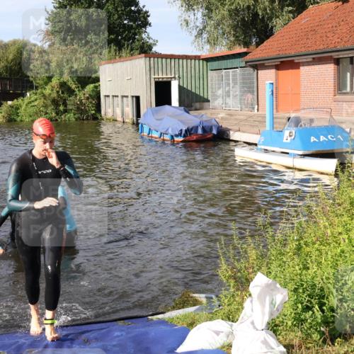 31.08.2025 - Elbe Triathlon Hamburg Luisa Fischer http://msf.ph/oto/8681298 31.08.2025 09:31:18 Schwimmen 829, 833, 837, 919, 929 meine-sportfotos.de