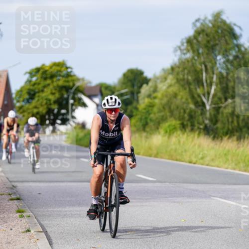 31.08.2025 - Elbe Triathlon Hamburg Michael Burmester http://msf.ph/oto/8681303 31.08.2025 10:55:50 Radfahren 877, 1298, 1400, 1443 meine-sportfotos.de