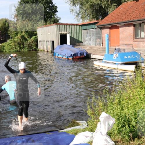 31.08.2025 - Elbe Triathlon Hamburg Luisa Fischer http://msf.ph/oto/8681310 31.08.2025 09:31:21 Schwimmen 833, 837, 908, 919, 929, 930 meine-sportfotos.de