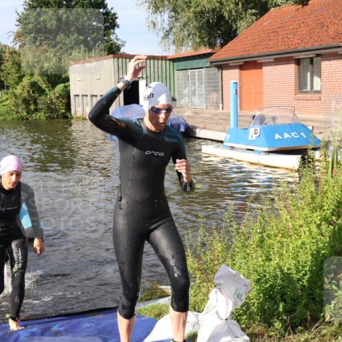 31.08.2025 - Elbe Triathlon Hamburg Luisa Fischer http://msf.ph/oto/8681324 31.08.2025 09:31:23 Schwimmen 833, 837, 882, 908, 919, 929, 930 meine-sportfotos.de