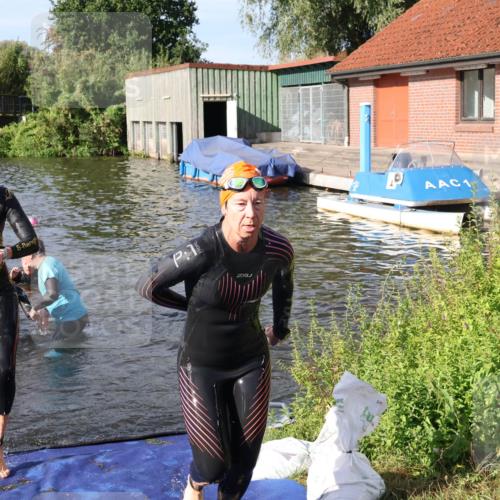 31.08.2025 - Elbe Triathlon Hamburg Luisa Fischer http://msf.ph/oto/8681354 31.08.2025 09:31:31 Schwimmen 845, 864, 882, 905, 908, 930 meine-sportfotos.de