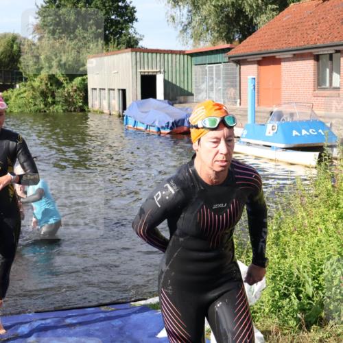 31.08.2025 - Elbe Triathlon Hamburg Luisa Fischer http://msf.ph/oto/8681356 31.08.2025 09:31:31 Schwimmen 845, 864, 882, 905, 908, 930 meine-sportfotos.de