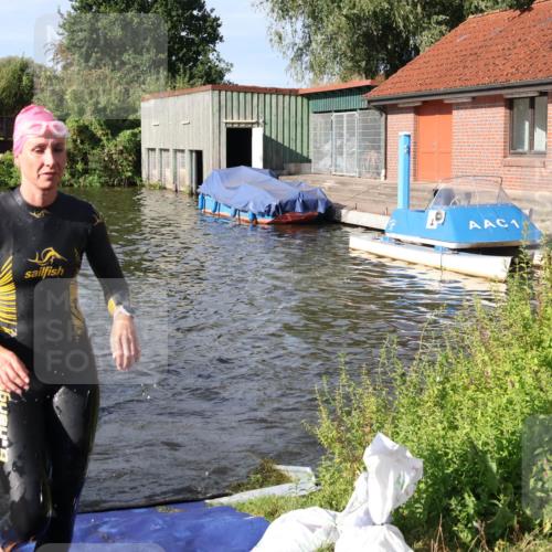 31.08.2025 - Elbe Triathlon Hamburg Luisa Fischer http://msf.ph/oto/8681358 31.08.2025 09:31:32 Schwimmen 845, 864, 882, 905, 908, 930 meine-sportfotos.de