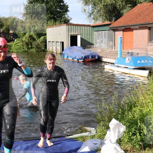 31.08.2025 - Elbe Triathlon Hamburg Luisa Fischer http://msf.ph/oto/8681365 31.08.2025 09:31:35 Schwimmen 845, 864, 869, 882, 905, 908 meine-sportfotos.de