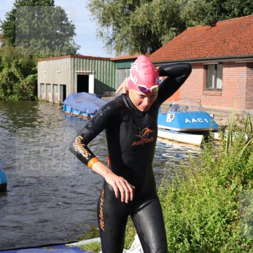 31.08.2025 - Elbe Triathlon Hamburg Luisa Fischer http://msf.ph/oto/8681379 31.08.2025 09:31:41 Schwimmen 800, 869, 905 meine-sportfotos.de