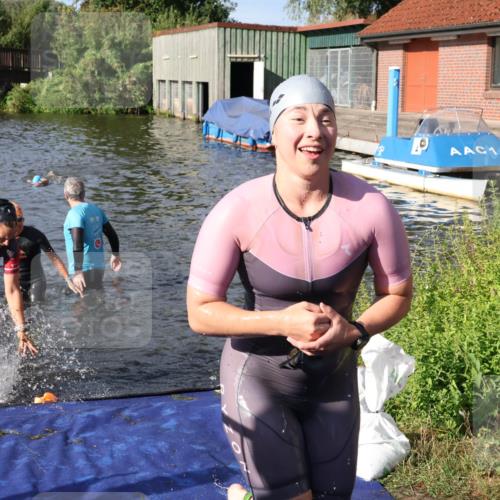 31.08.2025 - Elbe Triathlon Hamburg Luisa Fischer http://msf.ph/oto/8681389 31.08.2025 09:31:57 Schwimmen 787, 866, 913 meine-sportfotos.de