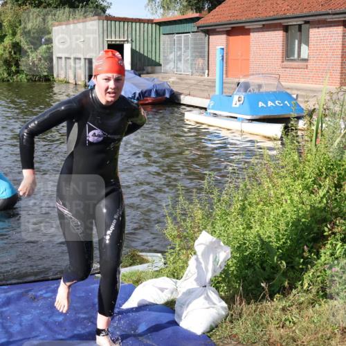 31.08.2025 - Elbe Triathlon Hamburg Luisa Fischer http://msf.ph/oto/8681404 31.08.2025 09:32:09 Schwimmen 779, 804, 825, 826, 911 meine-sportfotos.de