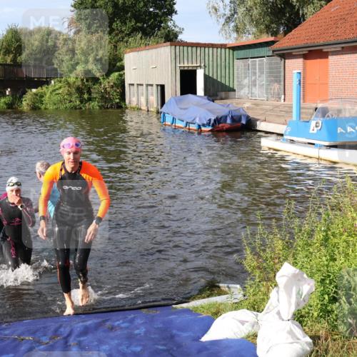 31.08.2025 - Elbe Triathlon Hamburg Luisa Fischer http://msf.ph/oto/8681408 31.08.2025 09:32:17 Schwimmen 803, 808, 825, 826, 911 meine-sportfotos.de