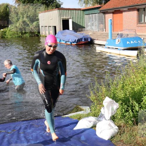 31.08.2025 - Elbe Triathlon Hamburg Luisa Fischer http://msf.ph/oto/8681429 31.08.2025 09:32:20 Schwimmen 803, 808, 826, 911 meine-sportfotos.de