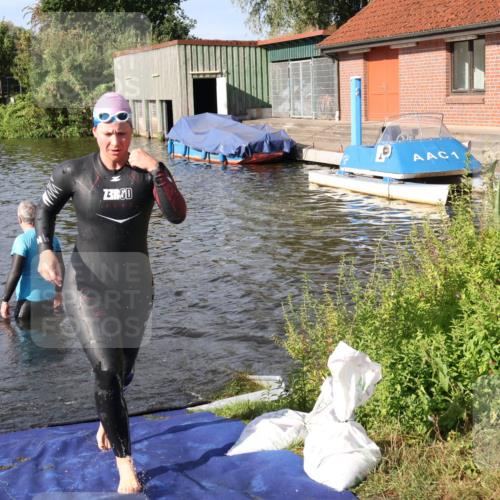 31.08.2025 - Elbe Triathlon Hamburg Luisa Fischer http://msf.ph/oto/8681452 31.08.2025 09:32:24 Schwimmen 803, 808 meine-sportfotos.de