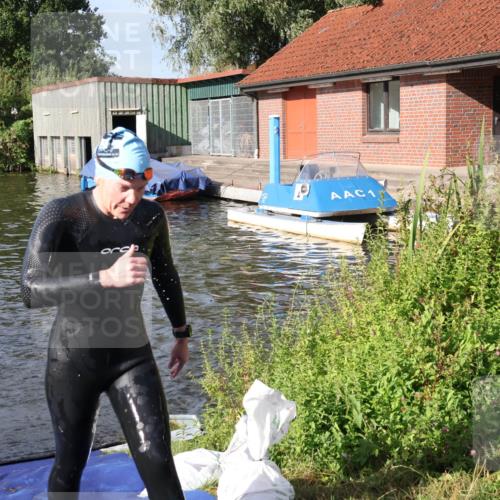 31.08.2025 - Elbe Triathlon Hamburg Luisa Fischer http://msf.ph/oto/8681475 31.08.2025 09:32:46 Schwimmen 896 meine-sportfotos.de