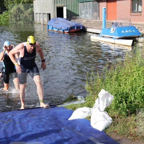 31.08.2025 - Elbe Triathlon Hamburg Luisa Fischer http://msf.ph/oto/8681493 31.08.2025 09:33:20 Schwimmen 749, 792, 881 meine-sportfotos.de