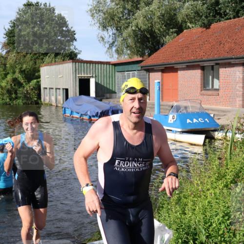 31.08.2025 - Elbe Triathlon Hamburg Luisa Fischer http://msf.ph/oto/8681503 31.08.2025 09:33:22 Schwimmen 749, 792, 881 meine-sportfotos.de