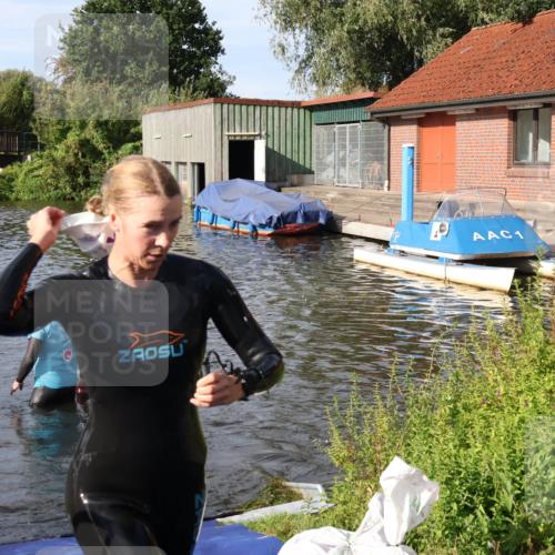 31.08.2025 - Elbe Triathlon Hamburg Luisa Fischer http://msf.ph/oto/8681519 31.08.2025 09:33:26 Schwimmen 749, 792, 881 meine-sportfotos.de