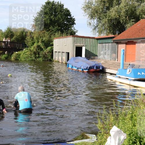 31.08.2025 - Elbe Triathlon Hamburg Luisa Fischer http://msf.ph/oto/8681525 31.08.2025 09:33:57 Schwimmen 842, 906 meine-sportfotos.de