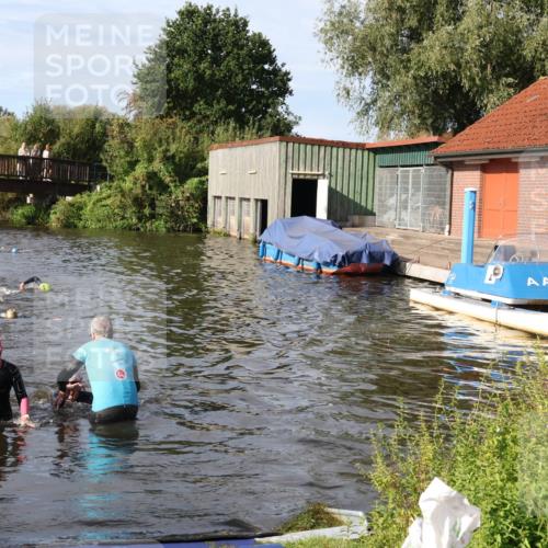 31.08.2025 - Elbe Triathlon Hamburg Luisa Fischer http://msf.ph/oto/8681526 31.08.2025 09:33:57 Schwimmen 842, 906 meine-sportfotos.de