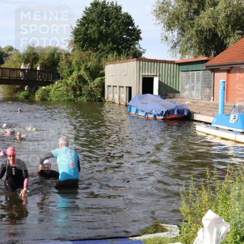 31.08.2025 - Elbe Triathlon Hamburg Luisa Fischer http://msf.ph/oto/8681530 31.08.2025 09:33:58 Schwimmen 842, 868, 906 meine-sportfotos.de