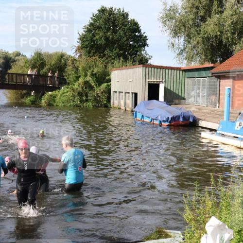 31.08.2025 - Elbe Triathlon Hamburg Luisa Fischer http://msf.ph/oto/8681539 31.08.2025 09:33:59 Schwimmen 842, 868, 906 meine-sportfotos.de