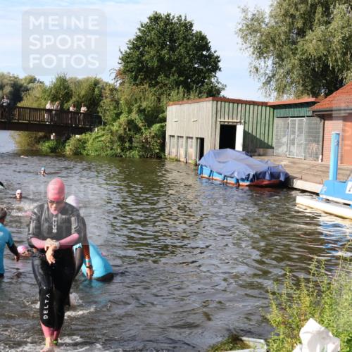 31.08.2025 - Elbe Triathlon Hamburg Luisa Fischer http://msf.ph/oto/8681549 31.08.2025 09:34:01 Schwimmen 842, 844, 868, 906 meine-sportfotos.de