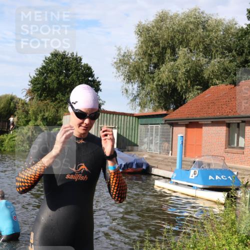 31.08.2025 - Elbe Triathlon Hamburg Luisa Fischer http://msf.ph/oto/8681576 31.08.2025 09:34:07 Schwimmen 816, 842, 844, 859, 868, 878, 906, 915 meine-sportfotos.de