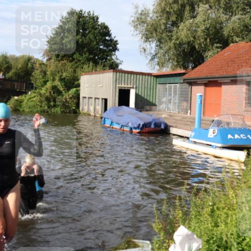 31.08.2025 - Elbe Triathlon Hamburg Luisa Fischer http://msf.ph/oto/8681584 31.08.2025 09:34:09 Schwimmen 816, 828, 842, 844, 859, 868, 878, 915 meine-sportfotos.de