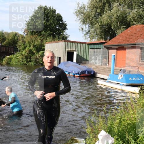 31.08.2025 - Elbe Triathlon Hamburg Luisa Fischer http://msf.ph/oto/8681592 31.08.2025 09:34:12 Schwimmen 816, 828, 844, 859, 868, 878, 901, 915 meine-sportfotos.de