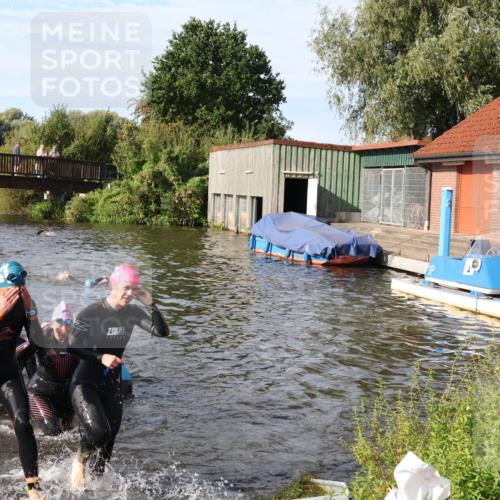 31.08.2025 - Elbe Triathlon Hamburg Luisa Fischer http://msf.ph/oto/8681597 31.08.2025 09:34:14 Schwimmen 816, 828, 844, 859, 878, 901, 915, 920 meine-sportfotos.de
