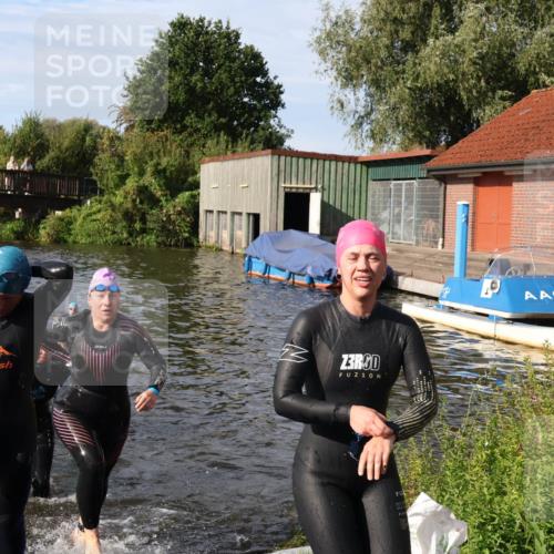 31.08.2025 - Elbe Triathlon Hamburg Luisa Fischer http://msf.ph/oto/8681605 31.08.2025 09:34:16 Schwimmen 777, 816, 820, 828, 859, 878, 901, 915, 920 meine-sportfotos.de