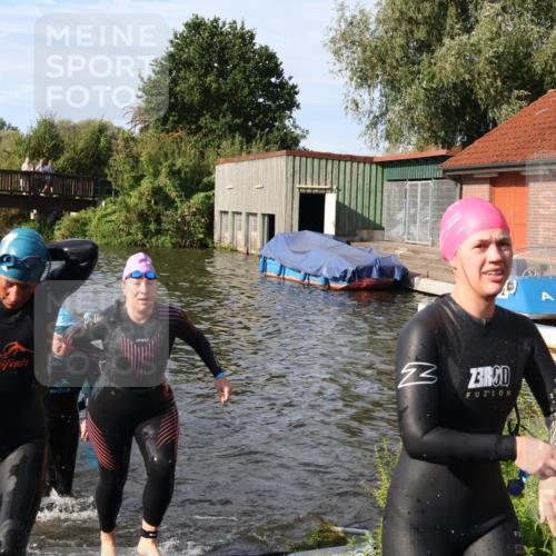 31.08.2025 - Elbe Triathlon Hamburg Luisa Fischer http://msf.ph/oto/8681607 31.08.2025 09:34:16 Schwimmen 777, 816, 820, 828, 859, 878, 901, 915, 920 meine-sportfotos.de