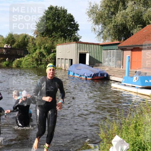 31.08.2025 - Elbe Triathlon Hamburg Luisa Fischer http://msf.ph/oto/8681625 31.08.2025 09:34:20 Schwimmen 777, 816, 820, 828, 878, 901, 915, 920 meine-sportfotos.de