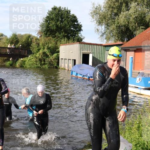 31.08.2025 - Elbe Triathlon Hamburg Luisa Fischer http://msf.ph/oto/8681632 31.08.2025 09:34:22 Schwimmen 777, 820, 828, 901, 920 meine-sportfotos.de