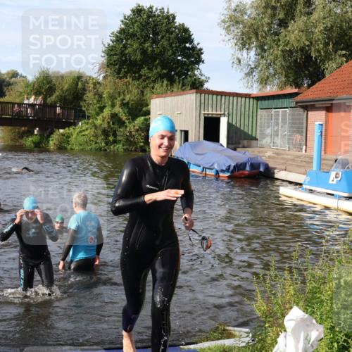 31.08.2025 - Elbe Triathlon Hamburg Luisa Fischer http://msf.ph/oto/8681662 31.08.2025 09:34:35 Schwimmen 850, 880, 890 meine-sportfotos.de