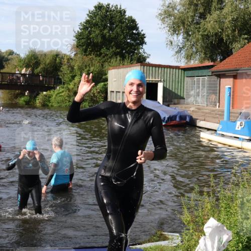 31.08.2025 - Elbe Triathlon Hamburg Luisa Fischer http://msf.ph/oto/8681664 31.08.2025 09:34:35 Schwimmen 850, 880, 890 meine-sportfotos.de