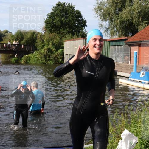 31.08.2025 - Elbe Triathlon Hamburg Luisa Fischer http://msf.ph/oto/8681665 31.08.2025 09:34:36 Schwimmen 850, 880, 890, 902 meine-sportfotos.de