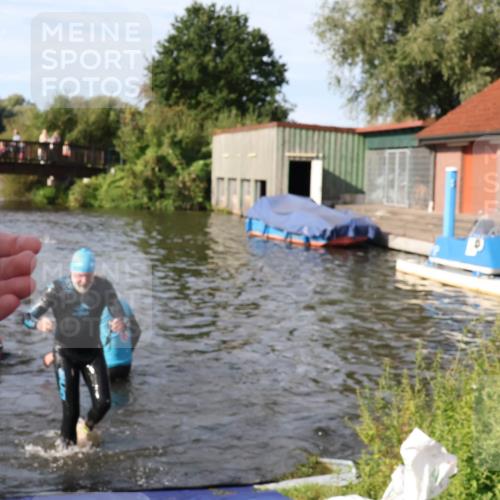 31.08.2025 - Elbe Triathlon Hamburg Luisa Fischer http://msf.ph/oto/8681668 31.08.2025 09:34:36 Schwimmen 850, 880, 890, 902 meine-sportfotos.de