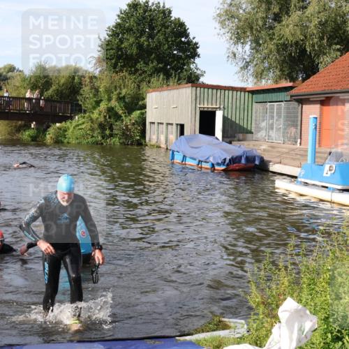 31.08.2025 - Elbe Triathlon Hamburg Luisa Fischer http://msf.ph/oto/8681671 31.08.2025 09:34:37 Schwimmen 850, 880, 890, 902 meine-sportfotos.de