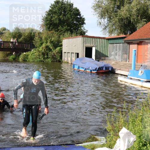 31.08.2025 - Elbe Triathlon Hamburg Luisa Fischer http://msf.ph/oto/8681672 31.08.2025 09:34:37 Schwimmen 850, 880, 890, 902 meine-sportfotos.de