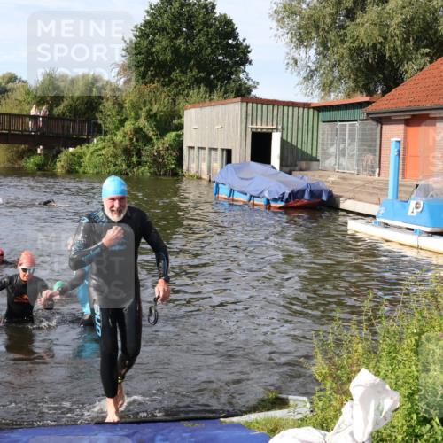 31.08.2025 - Elbe Triathlon Hamburg Luisa Fischer http://msf.ph/oto/8681675 31.08.2025 09:34:38 Schwimmen 850, 880, 890, 902 meine-sportfotos.de