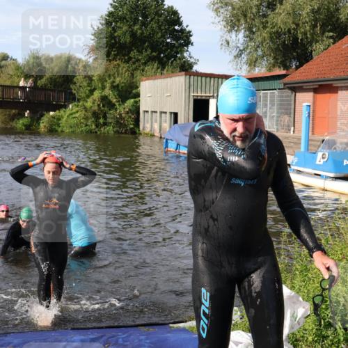 31.08.2025 - Elbe Triathlon Hamburg Luisa Fischer http://msf.ph/oto/8681690 31.08.2025 09:34:40 Schwimmen 850, 890, 902, 912 meine-sportfotos.de
